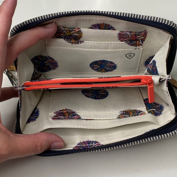 Vera Bradley Summer Vibes Zip Around RDIF Grab and Go Wristlet Chambray - Picture 3 of 7